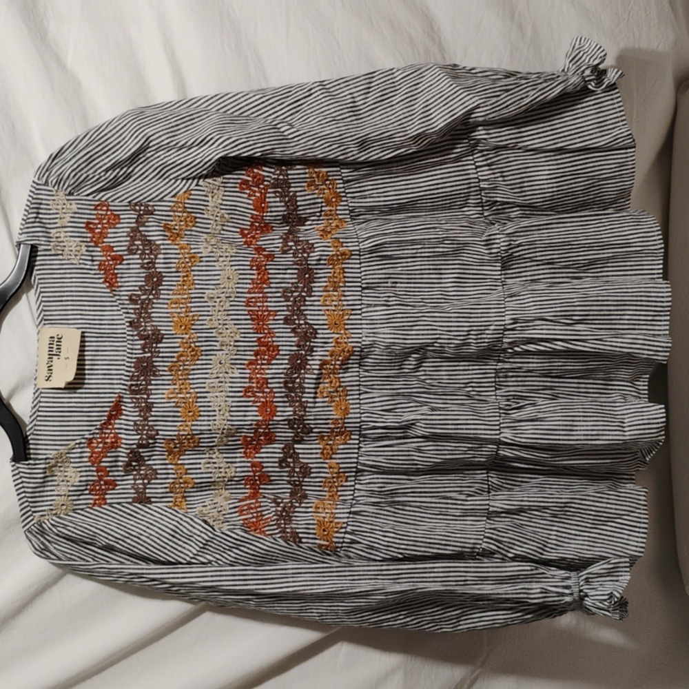 (D-16) NWOT Savanna Jane Embroidered Smock Top Sz.S Oversized